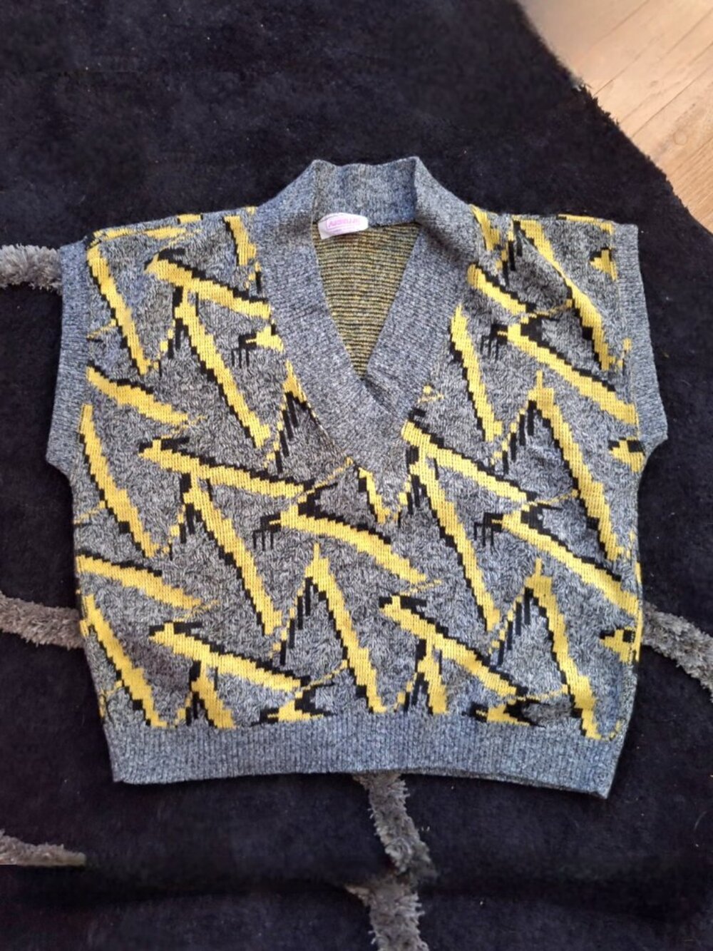 Vintage 90s sweater vest